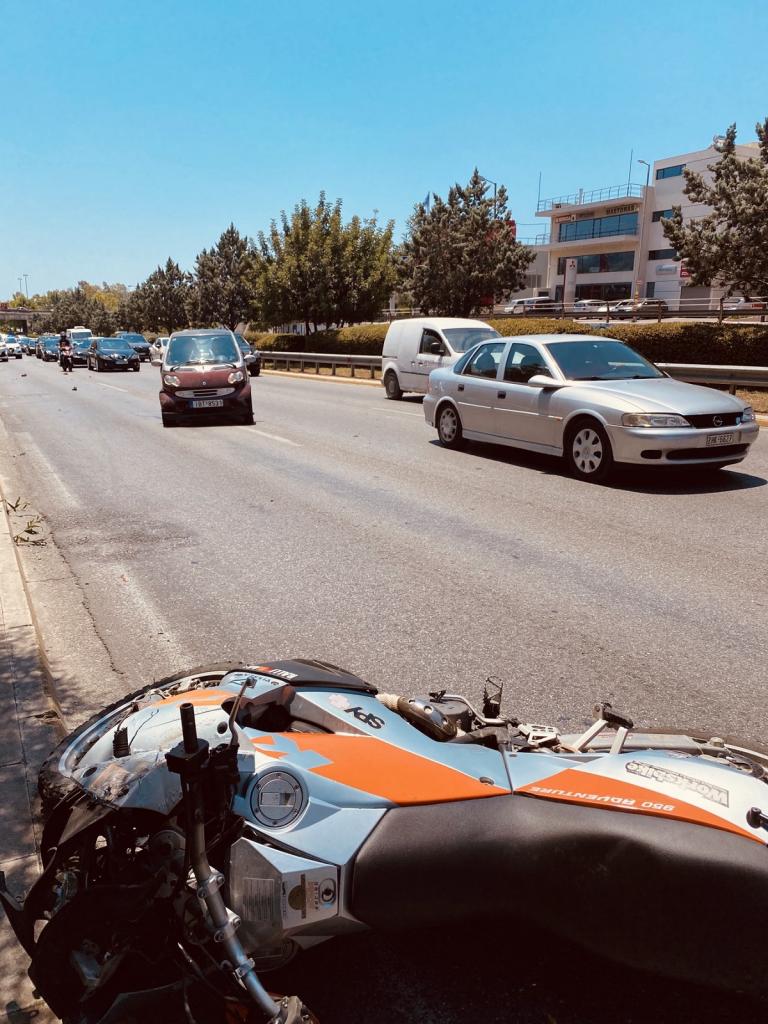 Θανατηφόρο τροχαίο στη Βουλιαγμένης – Νεκρός οδηγός μοτοσυκλέτας