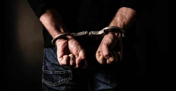 Χειροπέδες σε 49χρονο που “ρήμαζε” καταστήματα σε Άλιμο, Αργυρούπολη, Ηλιούπολη και Άγιο Δημήτριο