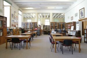 Βιβλιοθήκη της ΕΣΤΙΑΣ Νέας Σμύρνης – Ένας θησαυρός μνήμης και γνώσης