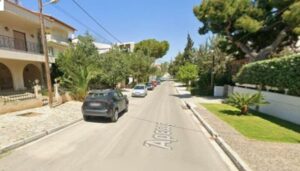 Βούλα: Κραυγή αγωνίας από κατοίκους για την οδό Άρεως – «Τρέχουν με 90 χλμ. μέσα στη γειτονιά»
