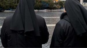 Βούλα: «Μαϊμού» καλόγριες προσπάθησαν να ληστέψουν ηλικιωμένο, έξω από σούπερ μάρκετ