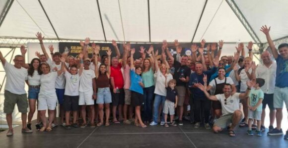 «Καλαμάκεια 2026»: Δυνατές μονομαχίες στο νερό με τον άνεμο και ρεκόρ συμμετοχών